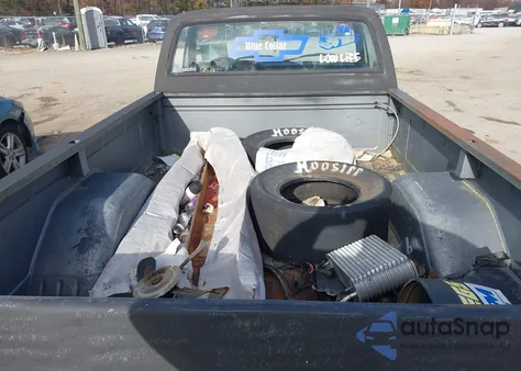 1987 Chevrolet R10 из США, поврежденный, VIN 1GCDR14Z9HF367185